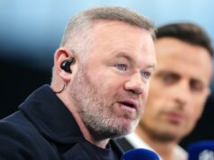 Wayne Rooney komentoval Virgil van Dijk po tom, čo kapitán Liverpoolu kritizoval spoluhráčov Wayne Rooney hovorí do mikrofónu.