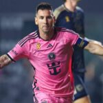 Wayne Rooney si spomína na mladíka z Liverpoolu, ktorý podľa neho v rovnakom veku prevyšuje Lionela Messiho