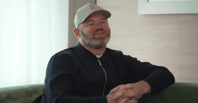 Wayne Rooney zahŕňa nepravdepodobnú hviezdu Arsenalu vo výbere troch najlepších BURNLEY, ANGLICKO - 1. NOVEMBRA: Viktor Gyokeres z Arsenalu oslavuje po tom, čo strelil prvý gól svojho tímu počas zápasu Premier League medzi Burnley a Arsenalom na Turf Moor 1. novembra 2025 v Burnley v Anglicku. (Foto: James Gill – Danehouse/Getty Images)