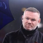 Wayne Rooney pred zápasom fázy MD4 Ligy majstrov UEFA 2025/26 medzi FC Liverpool a Real Madrid CF na Anfielde.