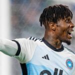 Nicolas Pepe z Arsenalu a Wilfried Zaha z Palace hrajú za Pobrežie Slonoviny.