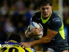 York Knights podpísali zmluvu s šľapkou Hull FC Denive Balmforth a Johnom Sagagom z Penrith Denive Balmforth in action for Catalans Dragons against Warrington Wolves