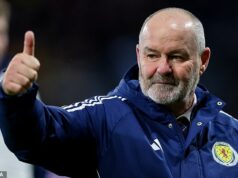 ZOSTAŇTE MOC! Steve Clarke nevylučuje, že zostane šéfom Škótska aj po majstrovstvách sveta po tom, čo viedol jubilantský národ na turnaji prvýkrát za 27 rokov Steve Clarke drží palce po tom, čo doviedol Škótov na ich prvé majstrovstvá sveta od roku 1998