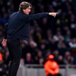 Thomas Frank gestikuluje počas zápasu Ligy majstrov UEFA medzi Tottenhamom Hotspur a FC Kodaň