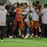 Zápas Copa Bolivia dostal 17 červených kariet, polícia použila slzotvorný plyn