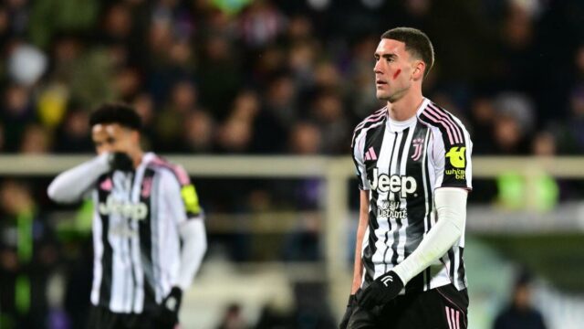 Zápas Juventusu bol zastavený, pretože fanúšikovia Fiorentiny chrlili na Vlahoviča rasistické pokriky
