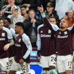 Donyell Malen (vpravo) strelil druhý gól Aston Villy pri výhre 2:0 nad Maccabi Tel Aviv