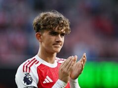 Zázračný chlapec Arsenalu Max Dowman, 15, v spore o povýšenie PÄŤ vekových skupín do Anglicka do 21 rokov – ako Lee Carsley tiež považuje za hviezdu Man United Dowman mohol byť „zrýchlený“ vďaka jeho úspechu na klubovej úrovni