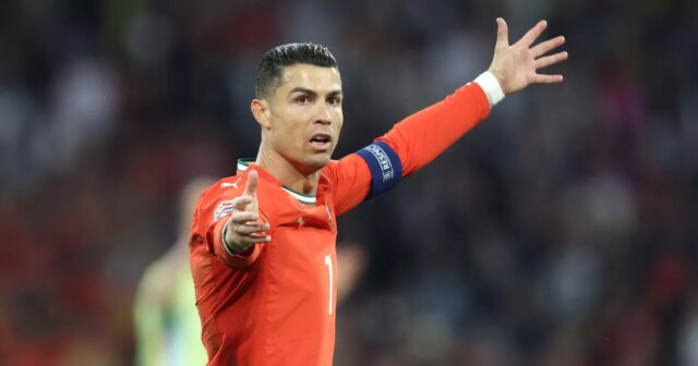 Zázračný chlapec Chelsea Estevao zatmí Cristiana Ronalda a Lionela Messiho Estevao v akcii za Chelsea.