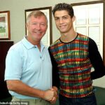 Keď Cristiano Ronaldo prvýkrát prišiel do Manchestru vo veku 18 rokov, pochádzal zo skromného portugalského prímorského mesta Funchal s o niečo viac ako s pruhovaným svetrom na chrbte.