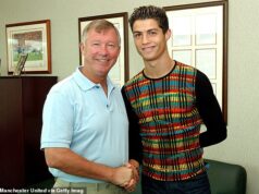 Zbierka superautomobilov taká veľká, že sa ani nedá spočítať, koľko ich je: V garáži Rolls Royces, Lamborghini, Ferrari a Bugatti miliardára Cristiana Ronalda – že nikdy nešoféruje! Keď Cristiano Ronaldo prvýkrát prišiel do Manchestru vo veku 18 rokov, pochádzal zo skromného portugalského prímorského mesta Funchal s o niečo viac ako s pruhovaným svetrom na chrbte.