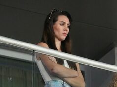 Zdá sa, že Jordon Hudson sa po vykopávaní sociálnych médií vyhýba stretnutiu so svokrou Billa Belichicka na hre UNC Na sobotňajšom zápase UNC to medzi Jordonom Hudsonom a Jennifer Belichick vyzeralo ľadovo