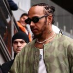 Zdá sa, že predseda Ferrari John Elkan si po katastrofálnom víkende v Brazílii vykopal Lewisa Hamiltona