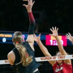 Ženský volejbal USC padá na číslo 1 v Nebraske v priamych setoch
