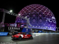 Život jazdca Formuly 1: Aké to naozaj je jazdiť rýchlosťou 180 míľ za hodinu po Las Vegas Strip… s kultovým hrdinom za volantom Bezpečnostné vozidlo Mercedes-AMG GT Black Series Bernda Maylandera prekračuje Sphere