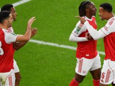 Zostavy Arsenalu verzus Sunderland ako rozhodnutie Mikela Merina a zmena úlohy Eberechiho Eze Mikel Merino a Eberechi Eze sú v súboji o štart za Arsenal proti Sunderlandu v sobotu