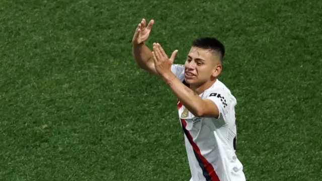 Zúrivosť Pepa Guardiolu: Prečo Manchester City môže v januári odvolať Claudia Echeverriho z Leverkusenskej pôžičky
