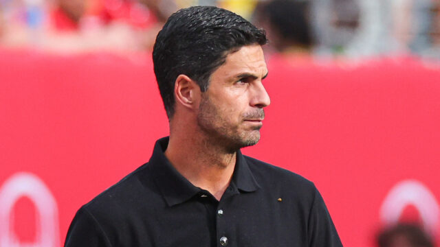 „Absolútny blázinec“ – Thomas Frank odhaľuje spoločnú reč s Mikelom Artetom, keď Tottenham čelí výzve Arsenalu
