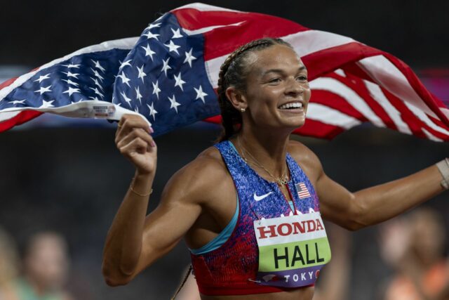 „Celé moje srdce“ – Anna Hall sa zasnúbila s Dariusom Snímka obrazovky niektorých komentárov k príspevku Anny Hallovej na Instagrame (Zdroj obrázka: Instagram Anny Hallovej)