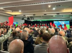 „Čo by si o tom všetkom pomyslel Jock Stein? Klub, ktorý nie je jednotný, nikdy nebude úspešný. Fanúšikovia Celticu držia v rukách červené karty, keď sa výročné valné zhromaždenie klubu prepadlo do frašky