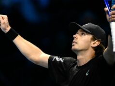 „Gracias Carlos“: Alex de Minaur zostal po postupe vo finále ATP ohromený De Minaur porazil Taylora Fritza v priamych setoch, aby zostal v spore (AFP cez Getty Images)