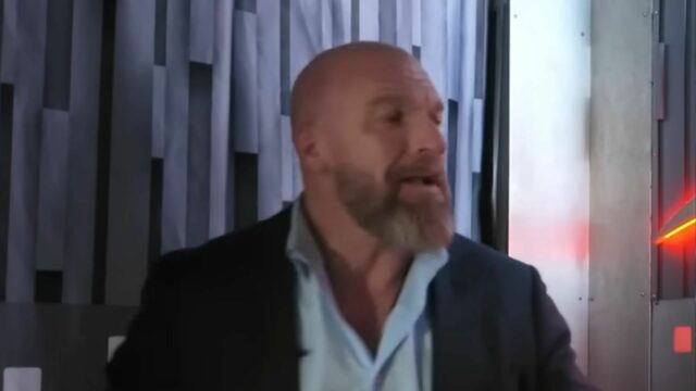 „Happy For You“ – Novokorunovaný šampión WWE objíma Triple H v zákulisí po veľkom víťazstve
