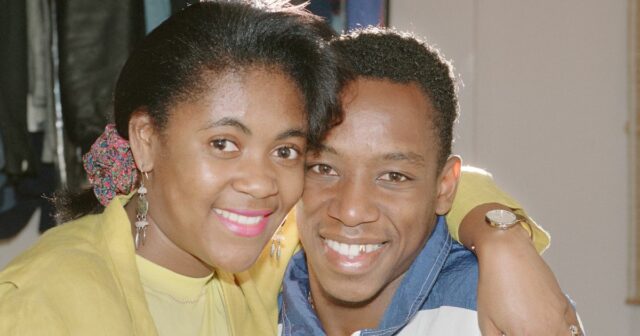 Ian Wright komentuje pre ITV Sport počas finále Emirates FA Cup medzi Crystal Palace a Manchester City na štadióne Wembley v Londýne, Anglicko, 17. mája 2025.