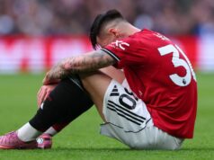 „Katastrofická“ správa Alana Shearera pre Rubena Amorima po zranení Benjamina Seska v Man Utd Benjamin Sesko sedí na tráve