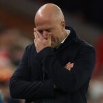 Paul Scholes naznačil, že medzisezónny výlet Arneho Slotu na Ibizu viedol k prudkému poklesu Liverpoolu.