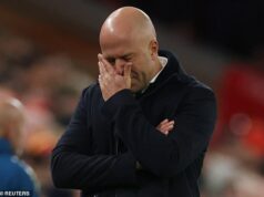 „Neúctivý, beztriedny“ Arne Slot odštartoval pád Liverpoolu svojou dovolenkou na Ibize v polovici sezóny s Waynom Linekerom, tvrdí Paul Scholes Paul Scholes naznačil, že medzisezónny výlet Arneho Slotu na Ibizu viedol k prudkému poklesu Liverpoolu.