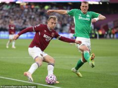 „Potrebujeme dostať škaredé a šikanózne tímy ako Arsenal“: odkaz Dana Burna hviezdam Newcastlu po tom, čo Eddie Howe zahodil hráčov za debakel West Hamu Dan Burn súperí s Jarrodom Bowenom počas nedeľnej porážky 3:1 na pôde West Hamu