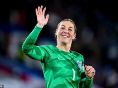 „Rozhodujem sa, aby som vyhrala“: Sarina Wiegmanová prvýkrát reaguje na bombové tvrdenia Mary Earpsovej, že šéf levíc „odmeňuje zlé správanie“ výberom Hannah Hampton Bomba Mary Earps tvrdí, že Sarina Wiegmanová „odmeňovala zlé správanie“ výberom Hannah Hamptonovej začiatkom tohto mesiaca otriasla ženským futbalom.