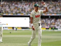 „Starne ako dobré víno“ – Fanúšikovia sú v úžase, keď Mitchell Starc v 1. dni prvého testu AUS vs. ENG Ashes 2025-26 zbiera 7-fer, aby rozobral Anglicko „Starne ako dobré víno“ – Fanúšikovia sú v úžase, keď Mitchell Starc v 1. dni prvého testu AUS vs. ENG Ashes 2025-26 zbiera 7-fer, aby rozobral Anglicko