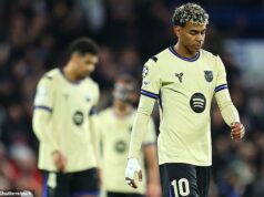 „Takto nie, Barca!“: Španielska tlač vtrhla do „nerozpoznateľnej“ Barcelony – s brutálnym hodnotením Lamine Yamala a Marcusa Rashforda – po tom, čo Chelsea uštedrila Barcelonu „nočnú moru“ 3:0. Lamine Yamal a Co z Barcelony vydržali noc zabudnúť, keď prehrali 3:0 s Chelsea