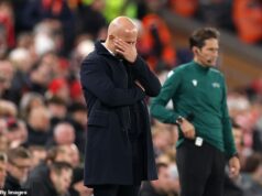 „To nie je prijateľné“: Nahnevaný Jamie Carragher sa pustil do vášnivého vyčíňania hráčov Liverpoolu – a vyjadril svoj verdikt o budúcnosti Arna Slota Jamie Carragher sa pokúsil poukázať na problémy Liverpoolu po prehre 4:1 s PSV