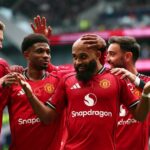 Bryan Mbeumo z Manchestru Utd oslavuje strelenie prvého gólu svojho tímu na 0:1 počas zápasu Premier League medzi Tottenhamom Hotspur a Manchestrom United na štadióne Tottenham Hotspur 8. novembra 2025 v Londýne v Anglicku.