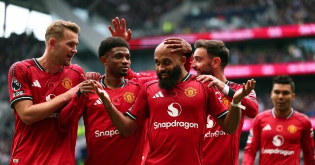 Bryan Mbeumo z Manchestru Utd oslavuje strelenie prvého gólu svojho tímu na 0:1 počas zápasu Premier League medzi Tottenhamom Hotspur a Manchestrom United na štadióne Tottenham Hotspur 8. novembra 2025 v Londýne v Anglicku.