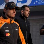 Lando Norris bol sústredený, keď v piatok prichádza do boxovej uličky na Veľkej cene Las Vegas