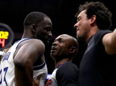 „Žiadna neúcta k Angelovi Reese“ logo pochodového šialenstva