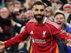 277 a von? Liverpoolčan Salah je opäť rekordérom Krídelník Liverpoolu Mohamed Salah bozkáva na Anfielde trofej Premier League.