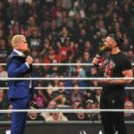 3 Zaujímavé spôsoby, ako by WWE mohla otočiť Codyho Rhodesa pred potenciálnym tretím zápasom proti Romanovi Reignsovi