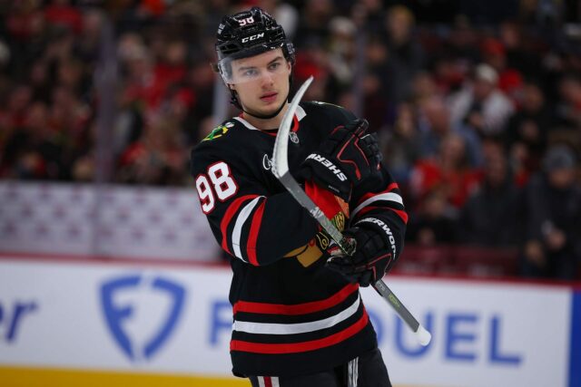 3 najmenej pôsobiví hráči Chicaga Blackhawks po prehre 6:0 s 3 najmenej pôsobiví hráči Chicaga Blackhawks po prehre 6:0 s LA Kings ft. Connor Bedard