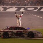 Piloti NASCAR stoja s Bubbom Wallaceom na Talladega Superspeedway 22. júna 2020. Zdroj: Getty