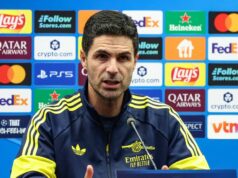 93 Zranenia Arsenalu vysvetľujú, keď Mikel Arteta ventiluje frustráciu po čerstvom údere Mikel Arteta gestikuluje, keď sa prihovára médiám počas tlačovej konferencie