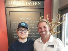 Ako Shane Warne splnil sen otcovi Eda Sheerana Austrálsky spinner Shane Warne a britský spevák Ed Sheeran si užili silné priateľstvo