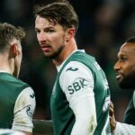 Stredopoliar Hibs Jamie McGrath a grafika zobrazujúca útočné štatistiky Hibsa v škótskej Premiership.