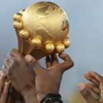 Hráči Pobrežia Slonoviny zdvihnú nad hlavu trofej na konci finálového zápasu Afrického pohára národov (AFCON) CAF 2023 medzi Nigériou a Pobrežím Slonoviny na štadióne Alassane Ouattara v Abidjane na Pobreží Slonoviny 11. februára 2024.