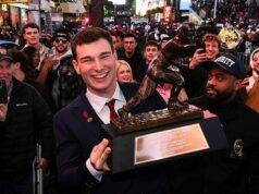 Aktualizácia LinkedIn od Fernanda Mendozu pobúrila fanúšikov po tom, čo „nerd“ quarterback Indiany dokázal vyhrať Heisman Mendoza, hlavný obchodný špecialista, ktorý bol prijatý na Yale, pridal tento mesiac do svojho životopisu