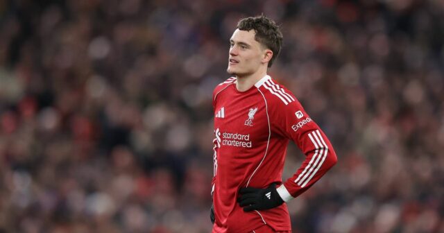 Alan Shearer robí brutálny vtip zo zadnej strany prvého gólu Florian Wirtz z Liverpoolu počas zápasu Premier League medzi Liverpoolom a Wolverhampton Wanderers