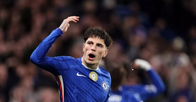 Alejandro Garnacho ukazuje skutočné farby gestom Kobbie Mainoo Man United Alejandro Garnacho.